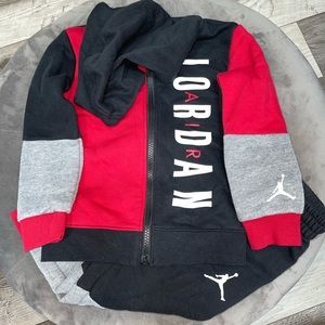 Jordan Boys 3T Sweatsuit.